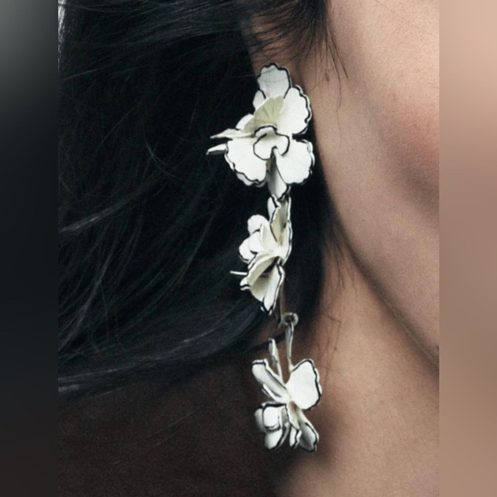 Flower statement earrings S1186